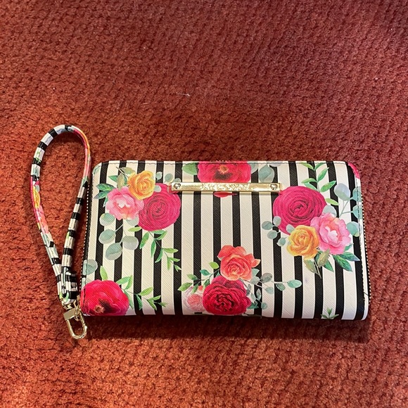 Betsey Johnson Handbags - Betsey Johnson Wallet/Clutch